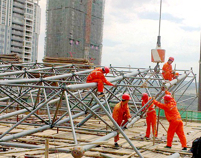 網(wǎng)架工程施工現場(chǎng)