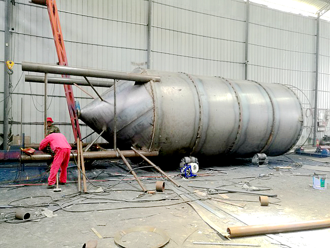 不銹鋼罐制作現場(chǎng)