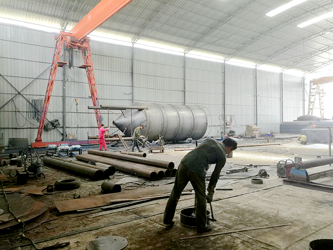 不銹鋼罐制作現場(chǎng)