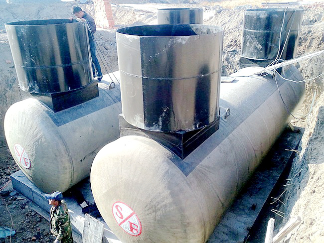 SF雙層油罐安裝現場(chǎng)